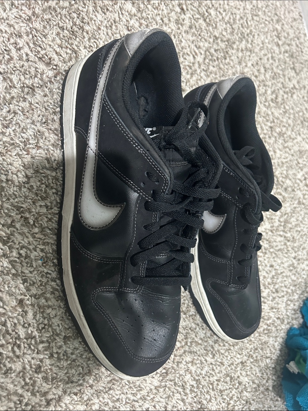 Nike men’s dunk low airbrushed black sneakers. Used- good